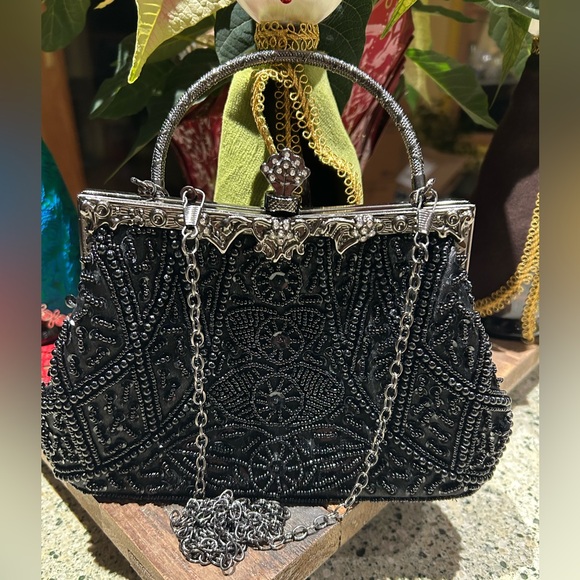 BEAUTIFUL VINTAGE Black beaded Evening bag- Metal Frame & Chain Strap - Picture 3 of 6